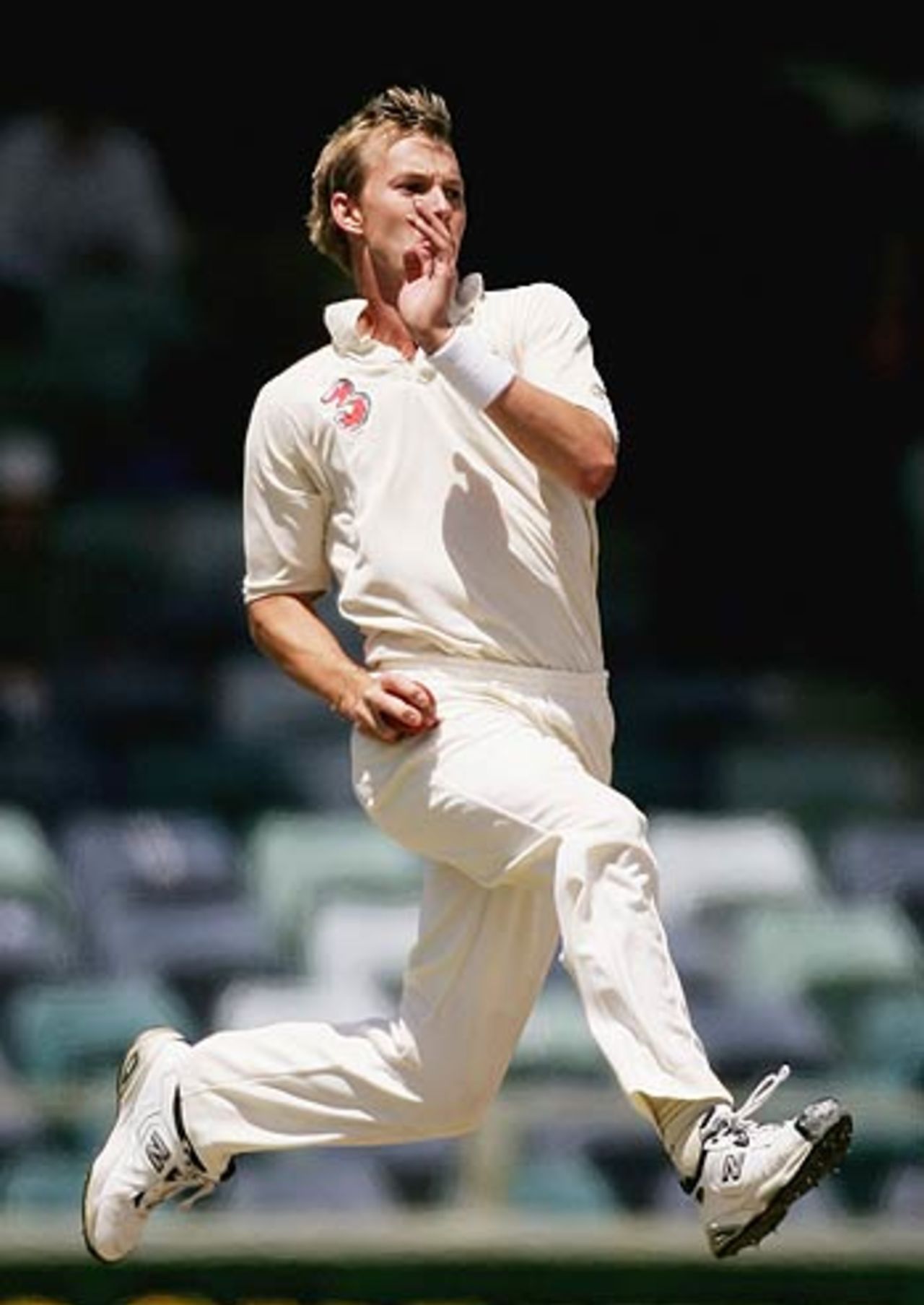 Brett Lee bowls on the fifth day at Perth, Australia v South Africa, 1st Test, Perth, 4th day, December 20, 2005