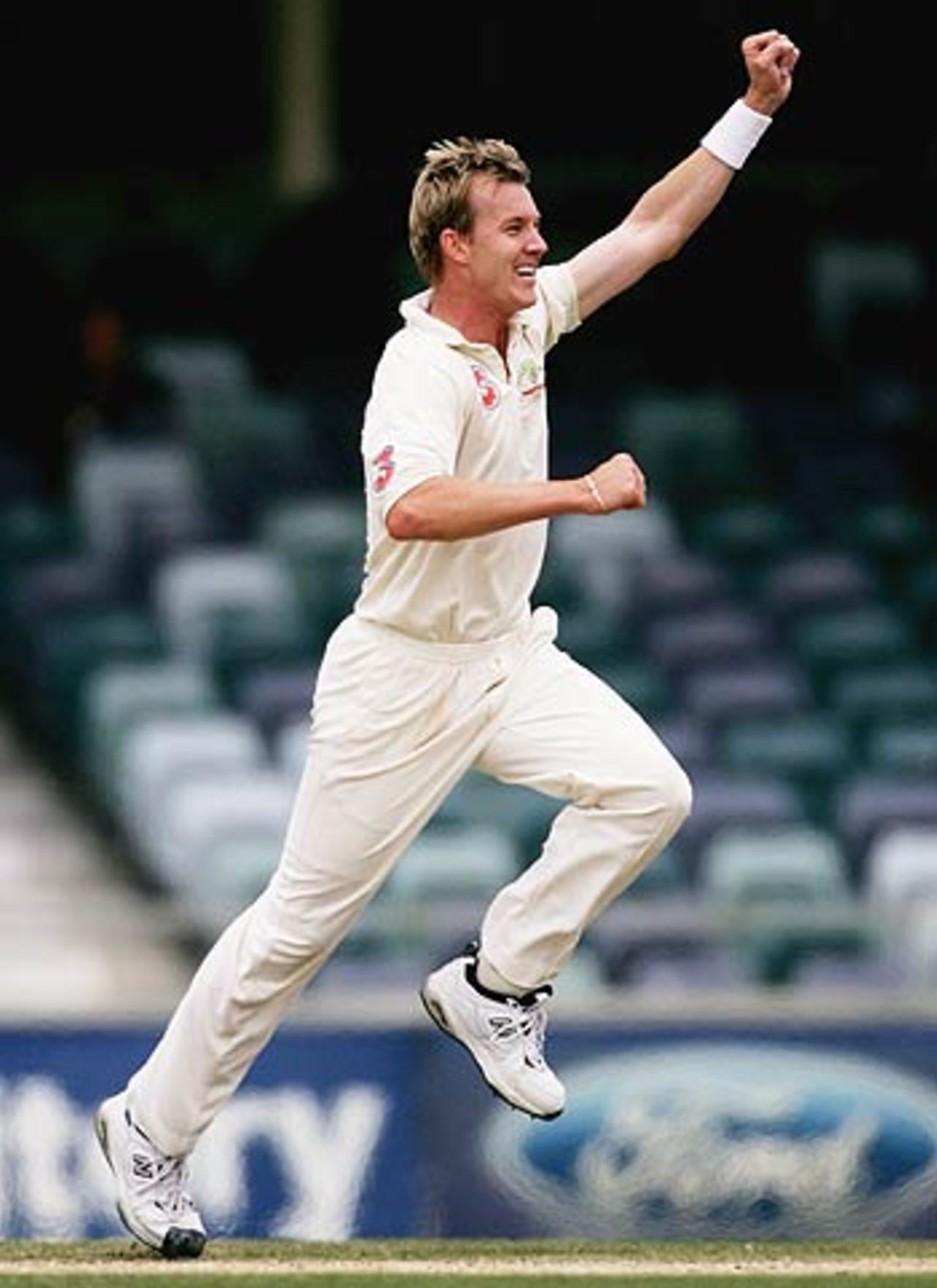 Brett Lee celebrates the wicket of Herschelle Gibbs, Australia v South Africa, 1st Test, Perth, 4th day, December 20, 2005