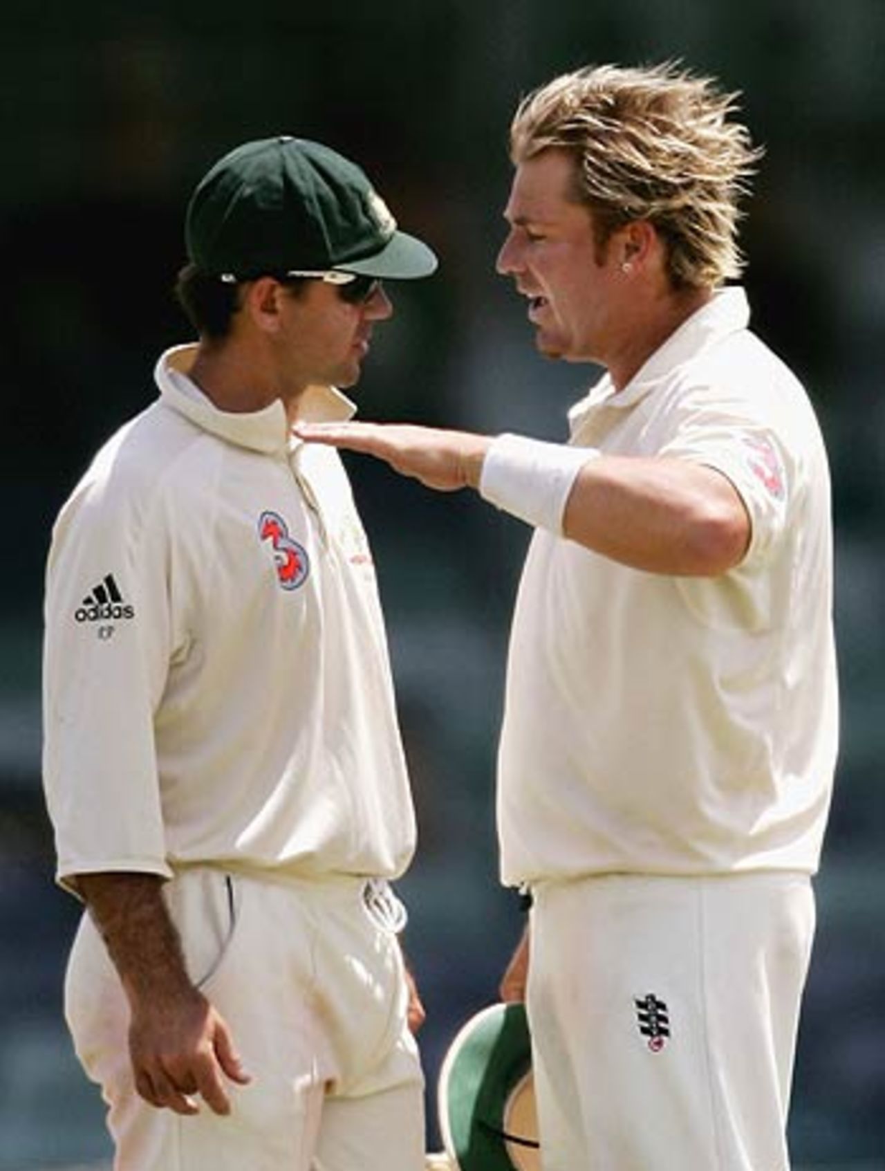 Ricky Ponting and Shane Warne are forced to rethink their plans, Australia v South Africa, 1st Test, Perth, 4th day, December 20, 2005