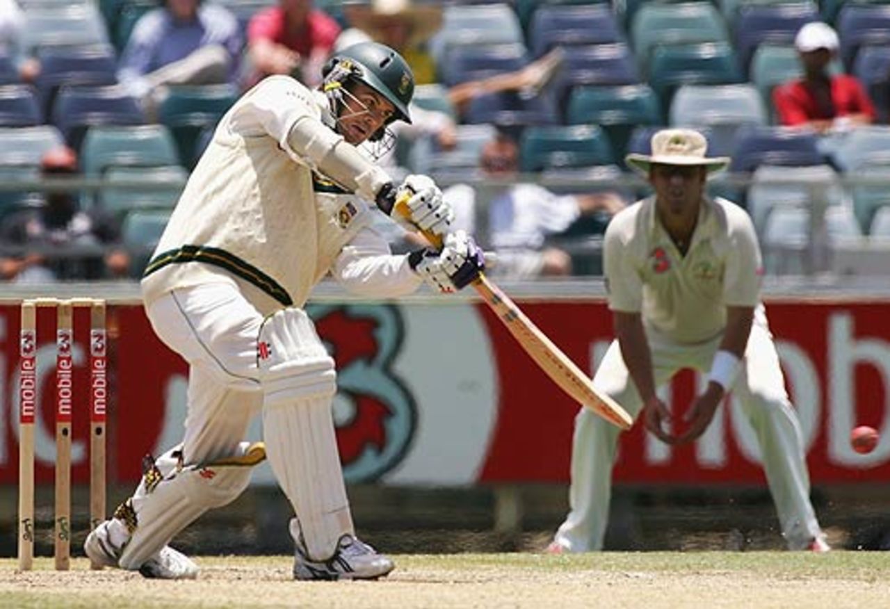 Jacques Rudolph strokes his way past fifty on day five, Australia v South Africa, 1st Test, Perth, 4th day, December 20, 2005