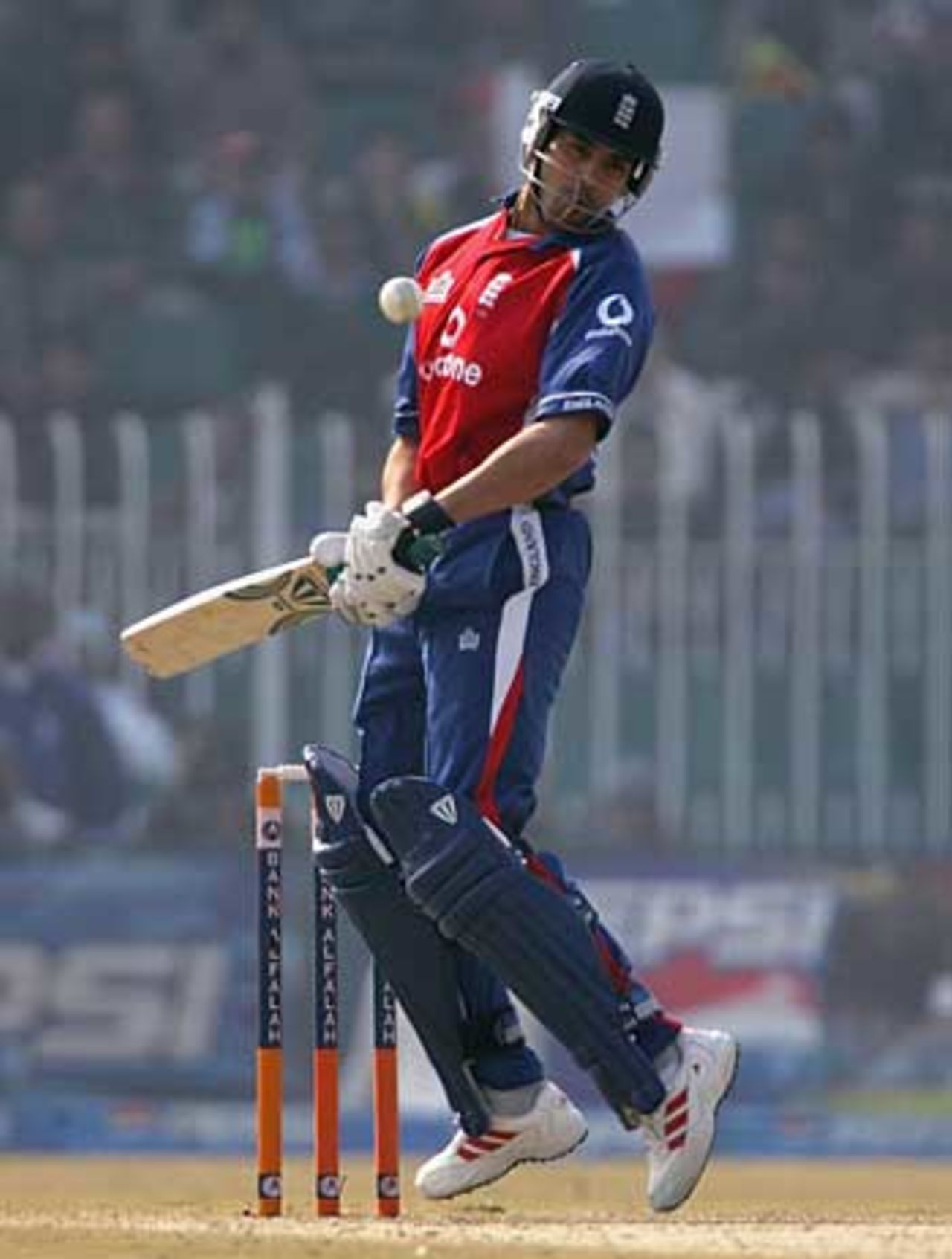 Vikram Solanki sways away from a bouncer, Pakistan v England, 5th ODI, Rawalpindi, December 21, 2005