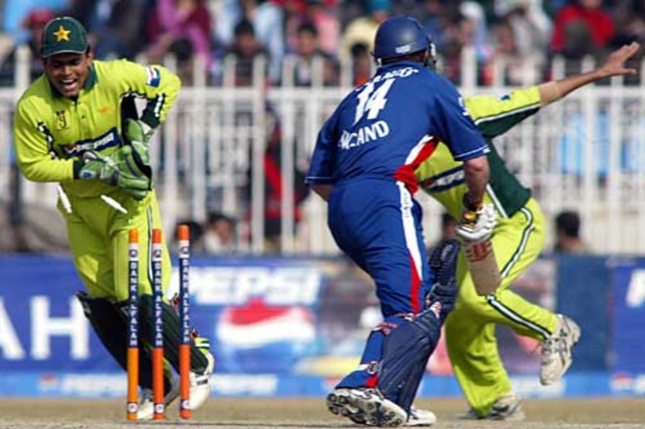 Andrew Strauss is stumped by Kamran Akmal, as England struggle to force the pace, Pakistan v England, 5th ODI, Rawalpindi, December 21, 2005