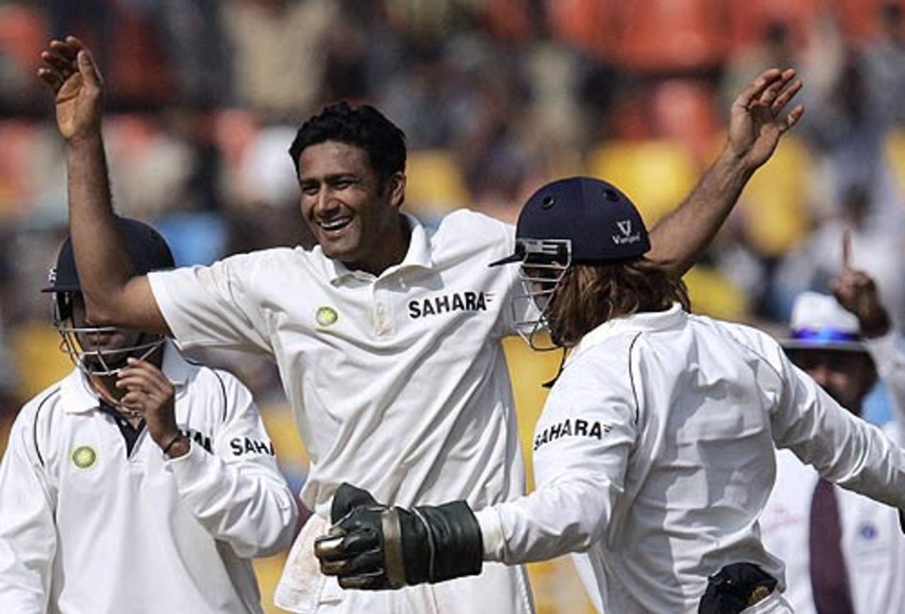 Anil Kumble celebrates Thilan Samaraweera's wicket, India v Sri Lanka, 3rd Test, Ahmedabad, 4th day, December 21, 2005