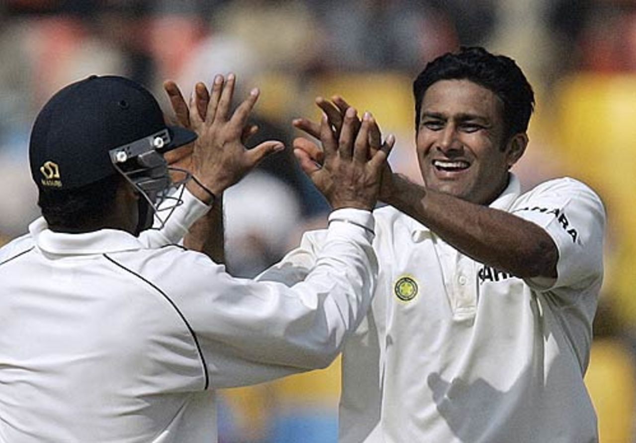 Anil Kumble took three quick wickets on the fourth afternoon, India v Sri Lanka, 3rd Test, Ahmedabad, 4th day, December 21, 2005