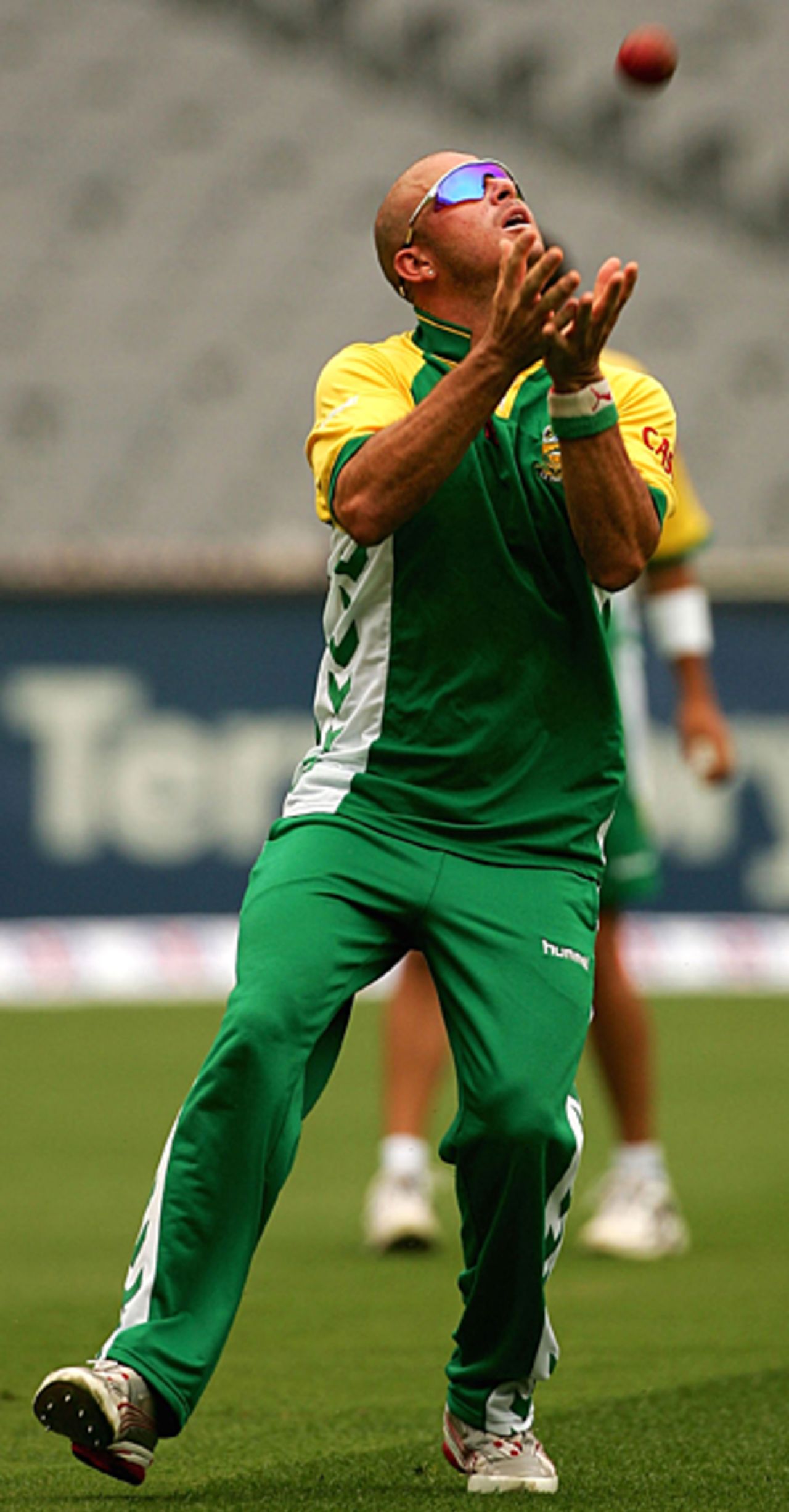 Herschelle Gibbs keeps his eye on the ball, Melbourne, December 23, 2005