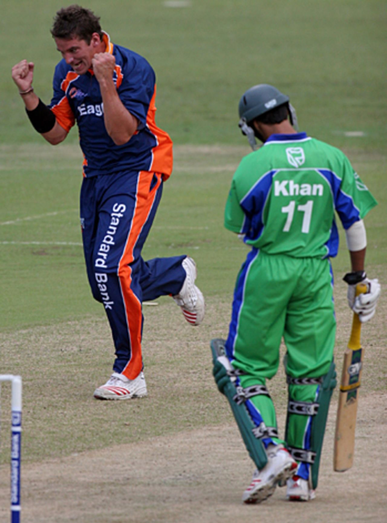 Cliffe Deacon celebrates Imraan Khan's wicket, Dolphins v Eagles, Durban, December 21, 2005
