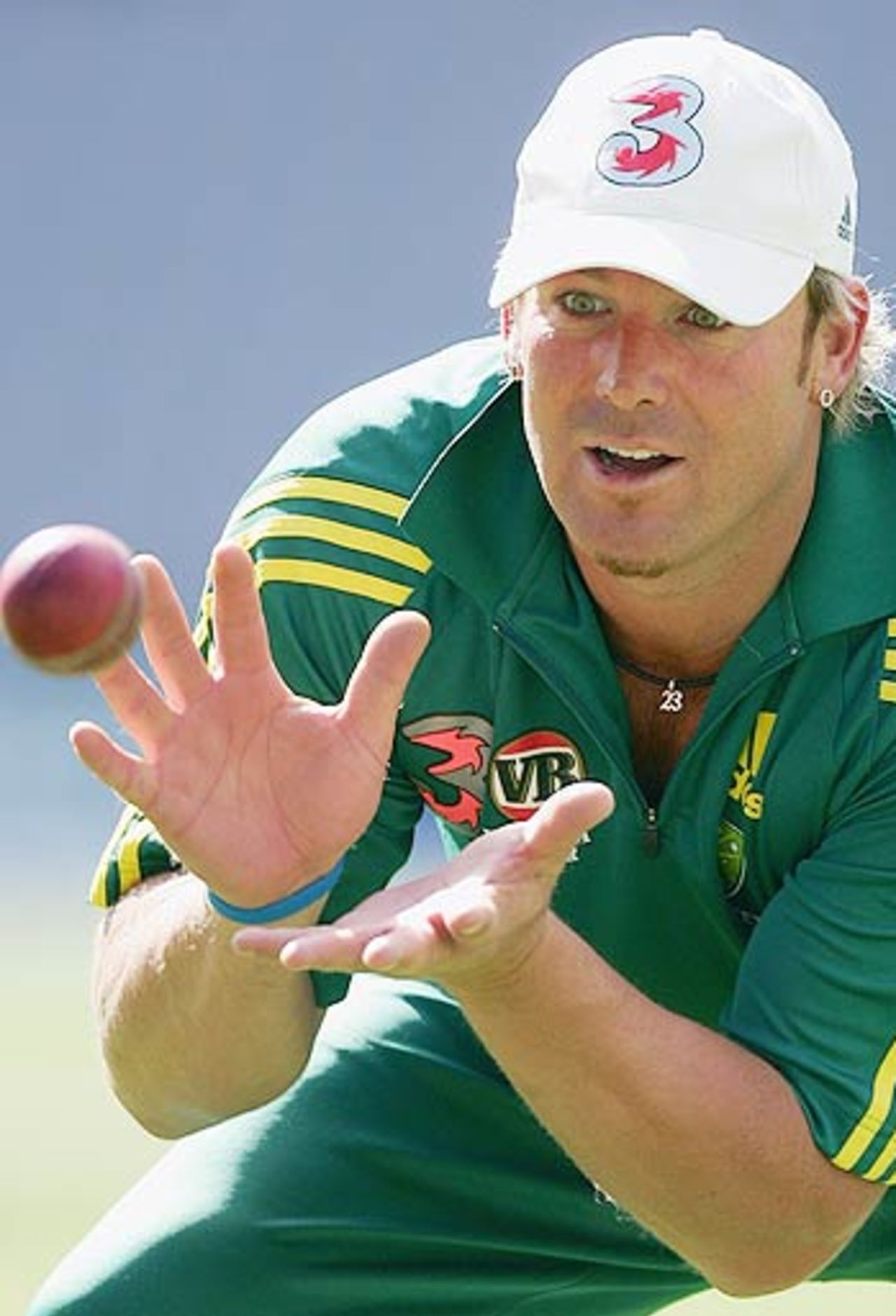 Shane Warne keeps his eyes on the ball as he prepares for the Boxing Day Test at Melbourne, December 24, 2005