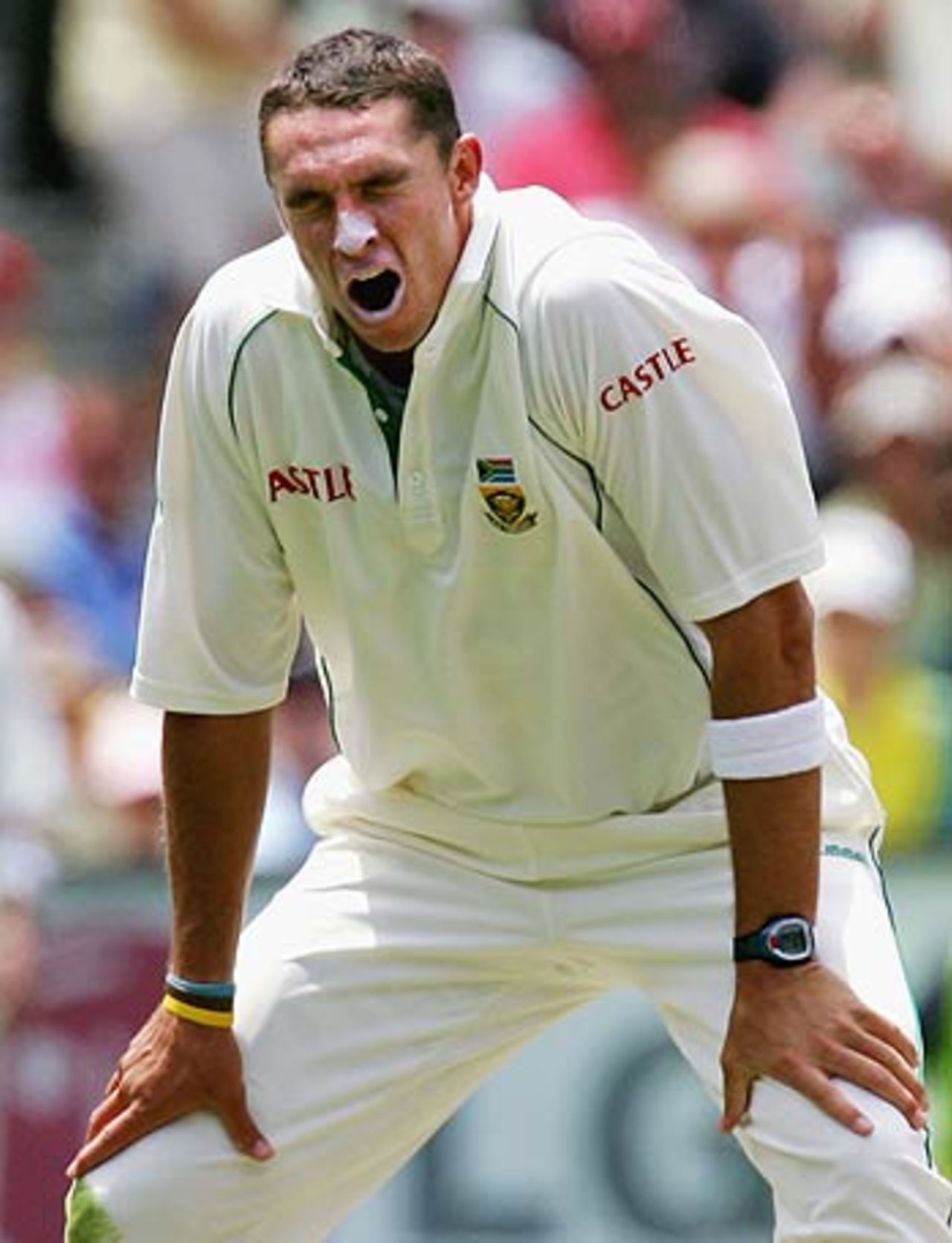 Andre Nel reacts after a near miss, Australia v South Africa, 2nd Test, Melbourne, 1st day, December 26, 2005