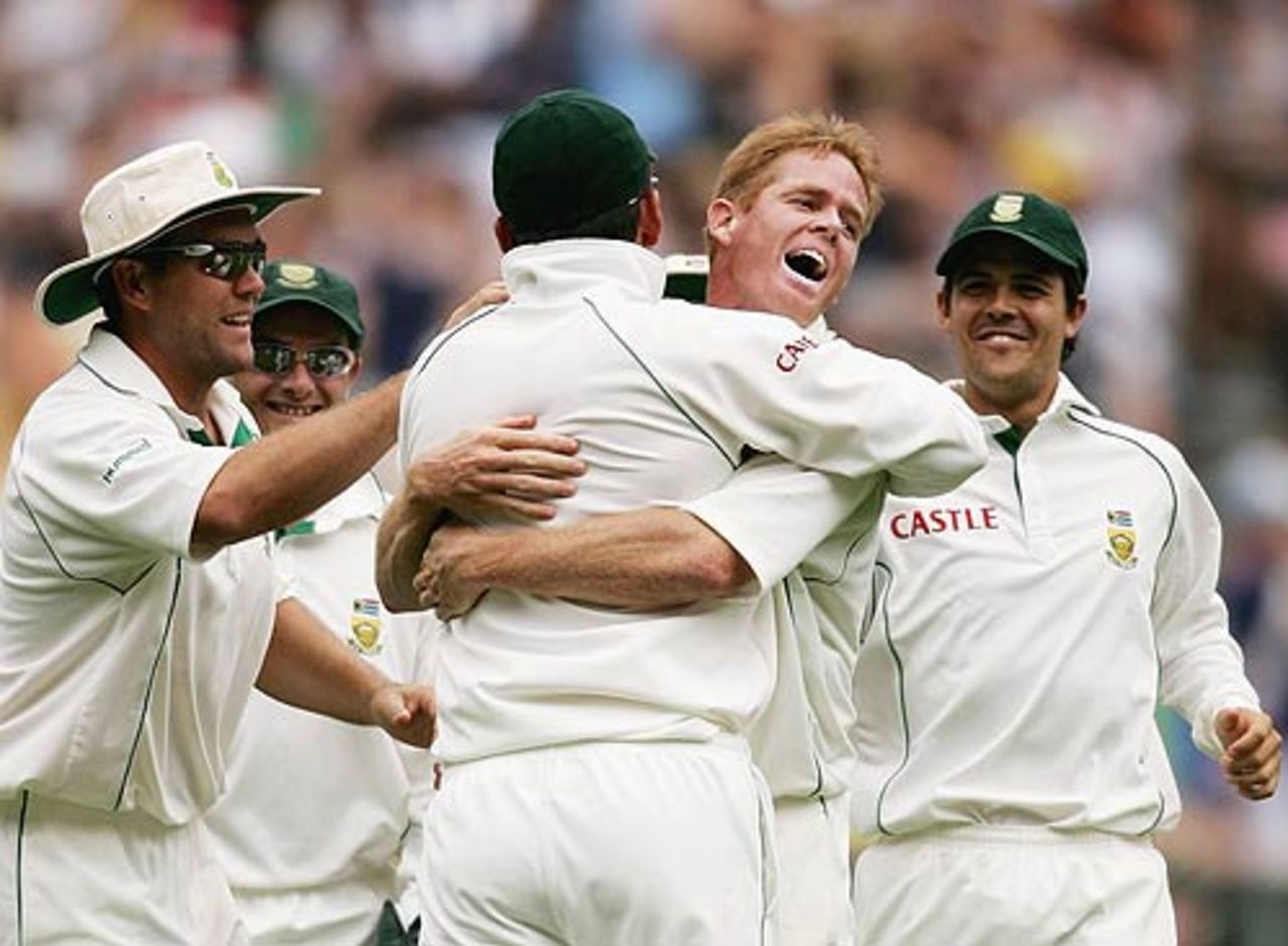 South Africa celebrate Matthew Hayden's wicket, Australia v South Africa, 2nd Test, Melbourne, 1st day, December 26, 2005