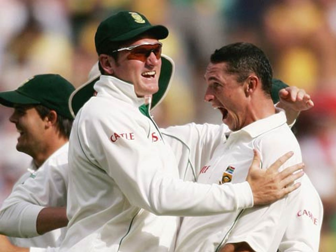 South Africa celebrate as Australia's middle order collapses, Australia v South Africa, 2nd Test, Melbourne, 1st day, December 26, 2005