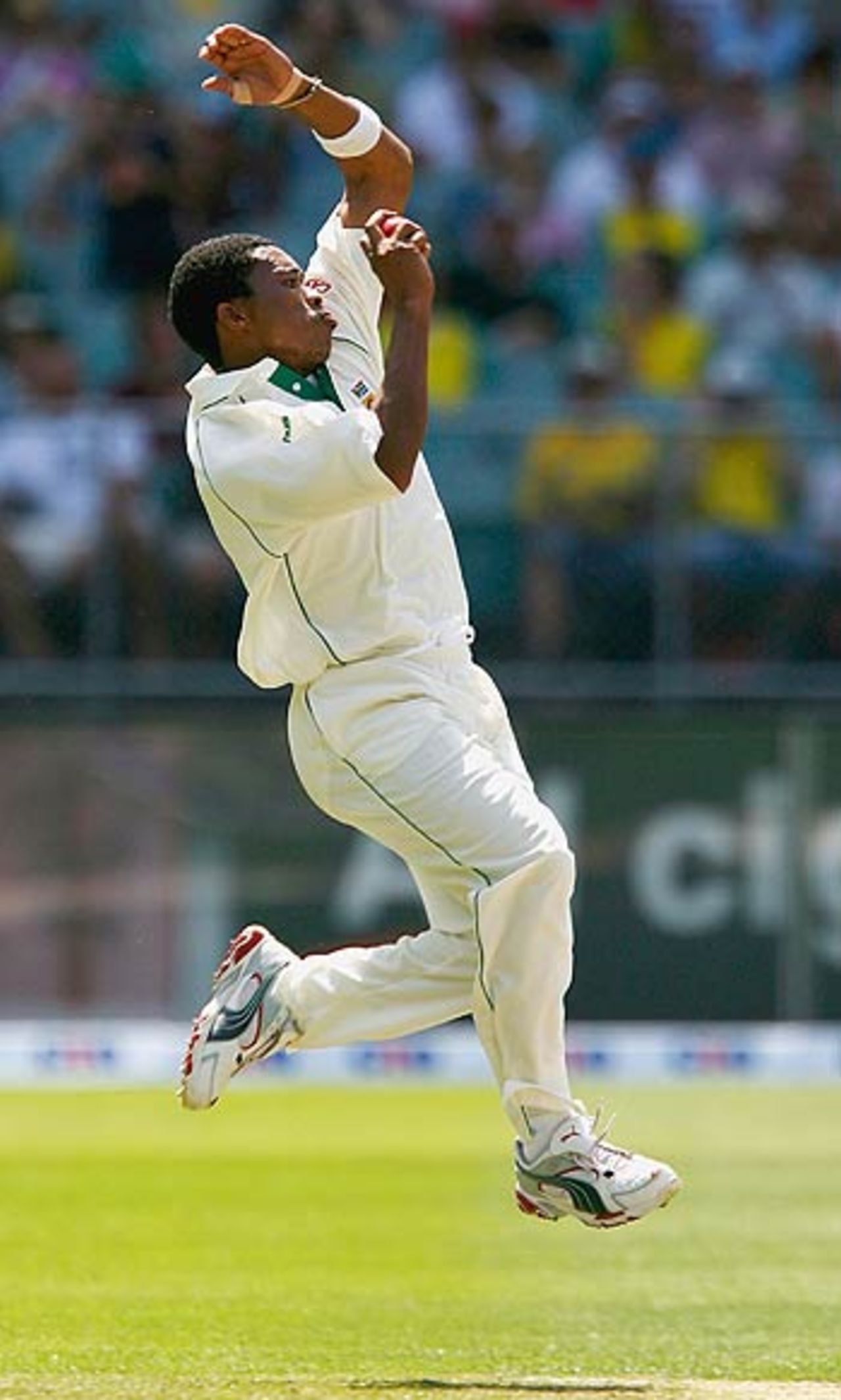 Makhaya Ntini eventually wrapped up the Australian innings, Australia v South Africa, 2nd Test, Melbourne, 2nd day, December 27, 2005