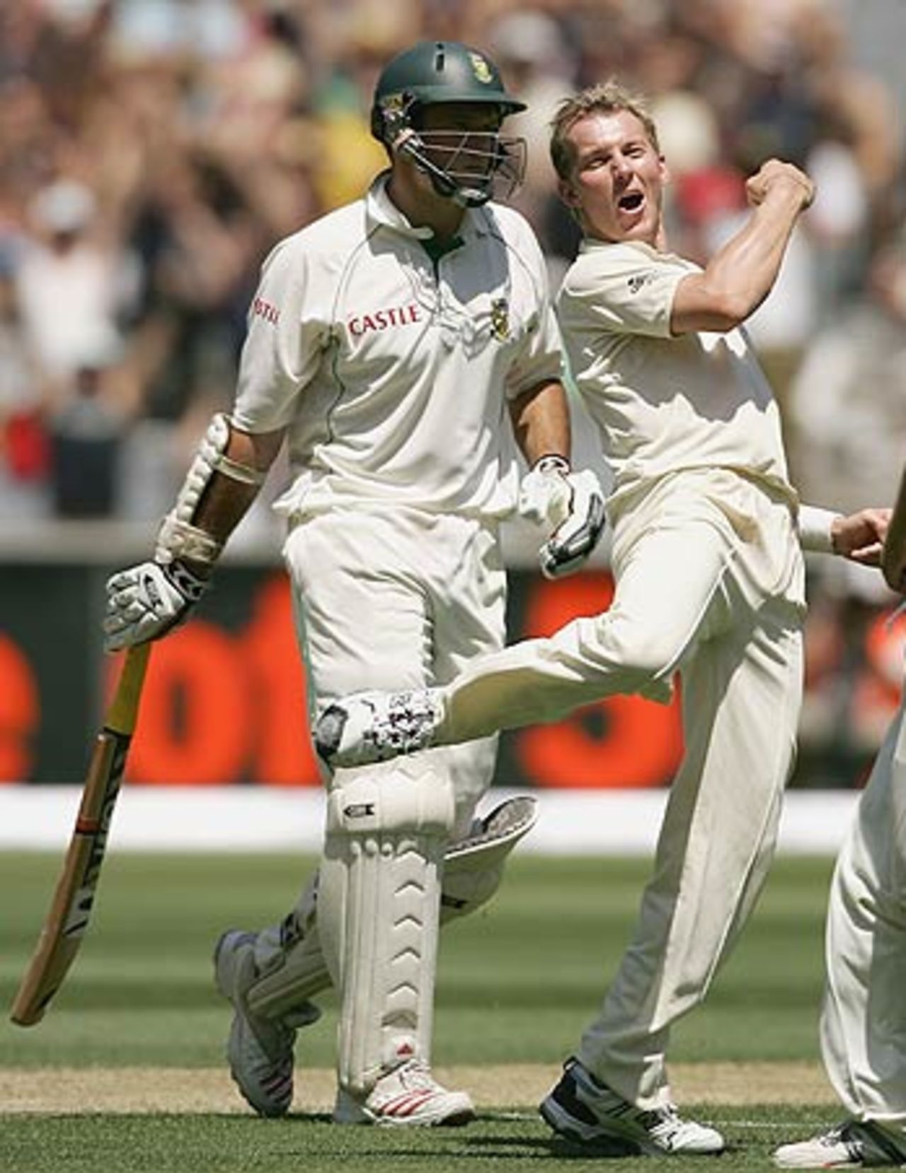 Brett Lee celebrates the dismissal of Graeme Smith, Australia v South Africa, 2nd Test, Melbourne, 2nd day, December 27, 2005