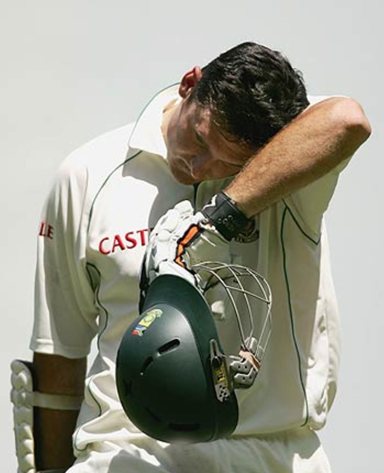 Graeme Smith departs for 22, Australia v South Africa, 2nd Test, Melbourne, 2nd day, December 27, 2005