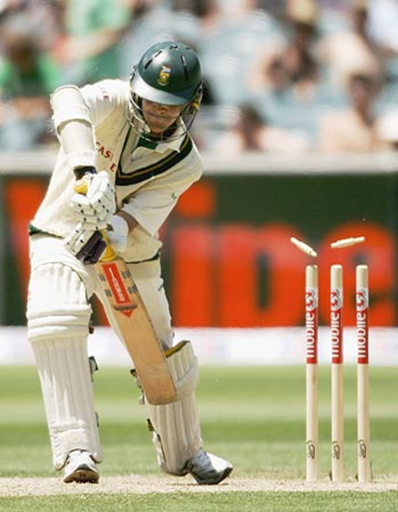 Jacques Rudolph is castled by Brett Lee, Australia v South Africa, 2nd Test, Melbourne, 3rd day, December 28, 2005