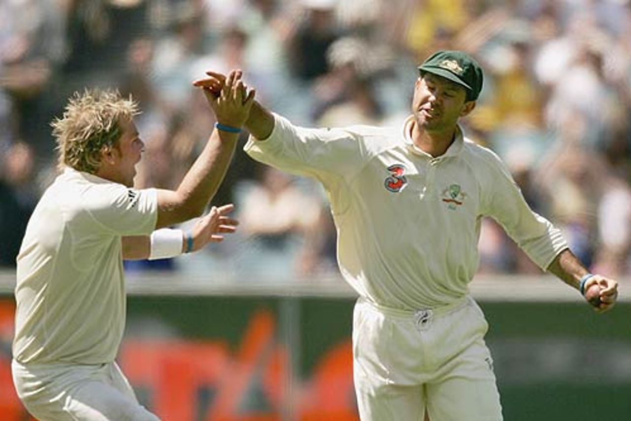 Ricky Ponting and Shane Warne celebrate Ashwell Prince's wicket, Australia v South Africa, 2nd Test, Melbourne, 3rd day, December 28, 2005