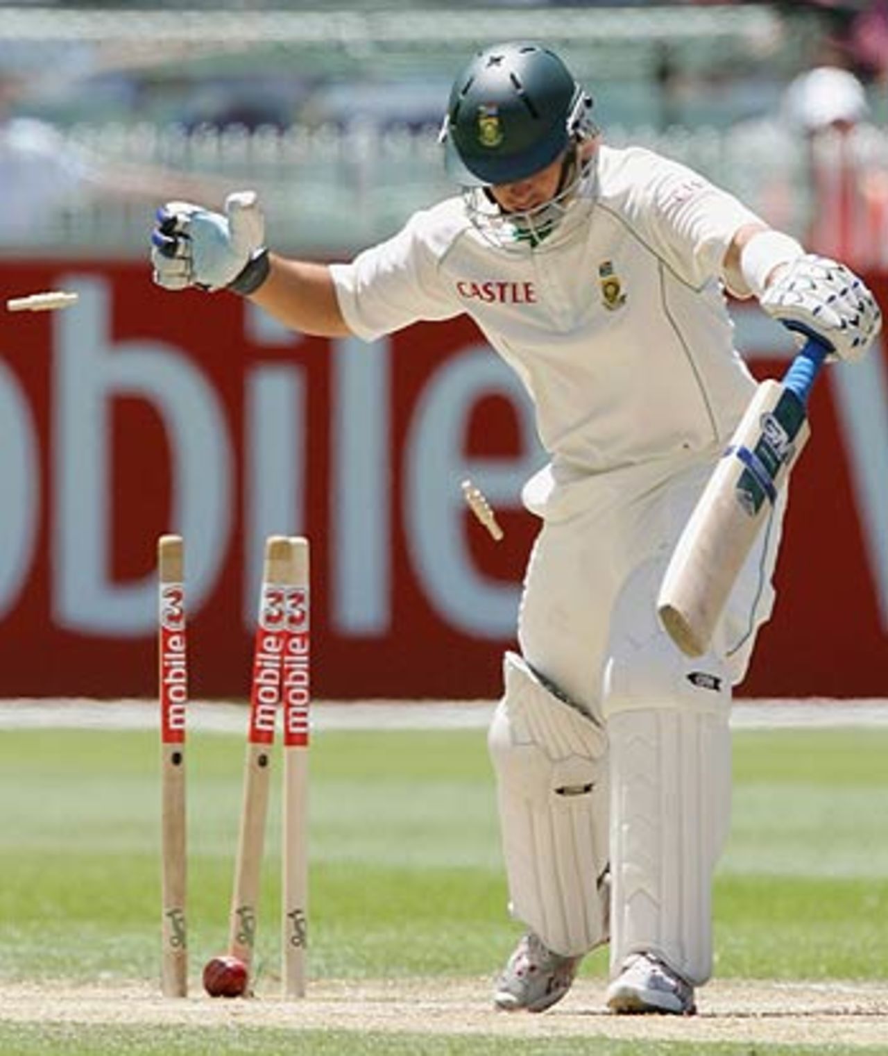 Herschelle Gibbs is bowled by Andrew Symonds, Australia v South Africa, 2nd Test, Melbourne, 3rd day, December 28, 2005