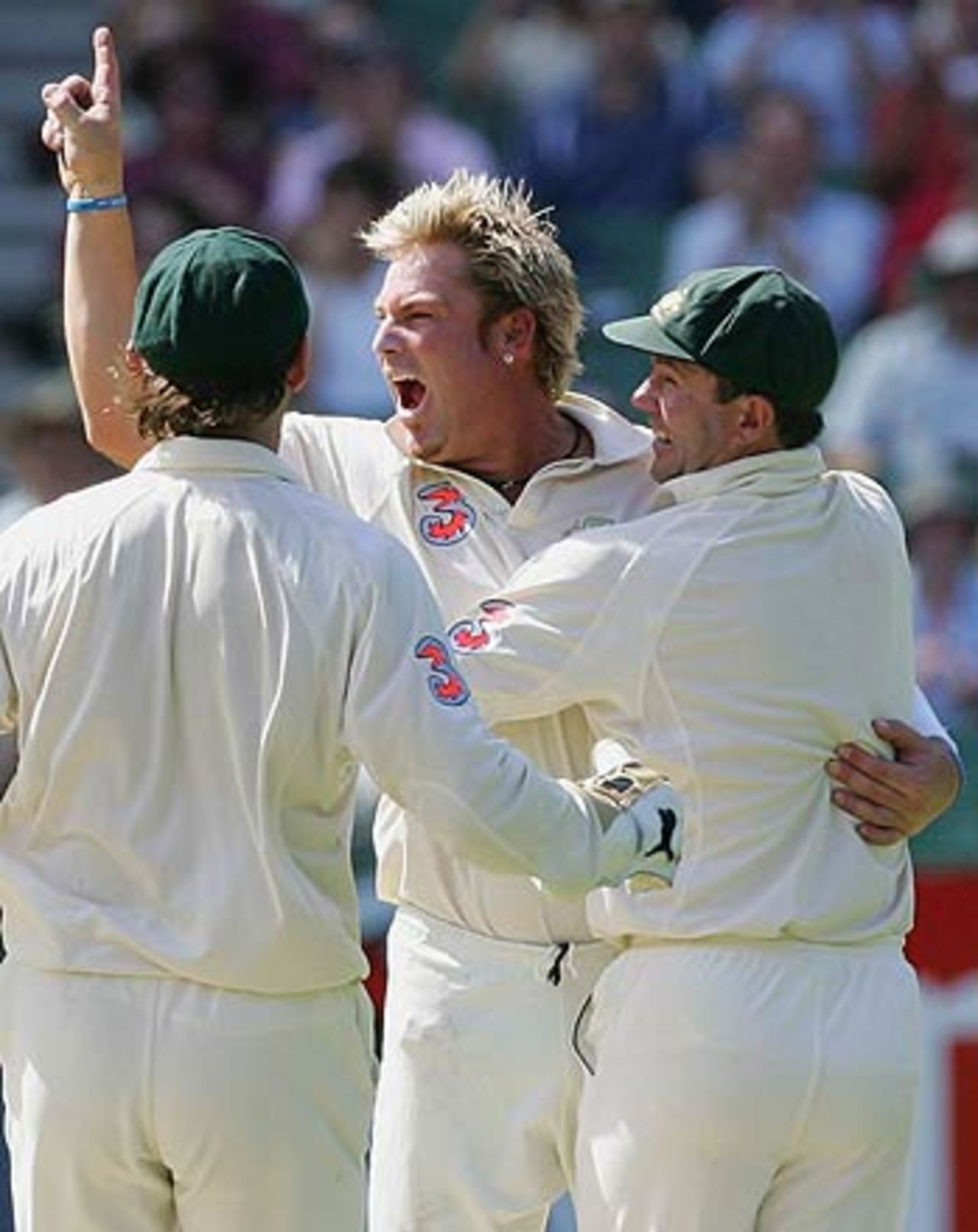 Shane Warne celebrates the wicket of AB de Villiers, Australia v South Africa, 2nd Test, Melbourne, 4th day, December 29, 2005