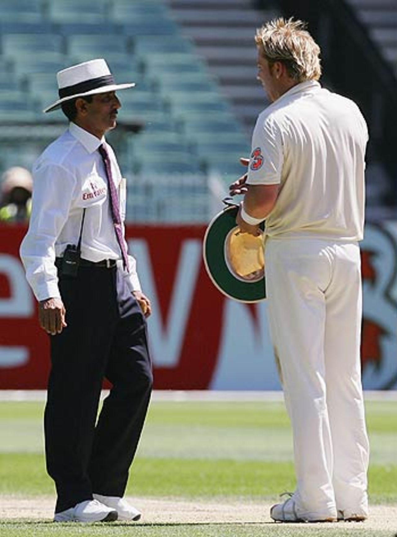 Asad Rauf and Shane Warne share a word during the fifth day's play, Australia v South Africa, 2nd Test, Melbourne, 4th day, December 30, 2005