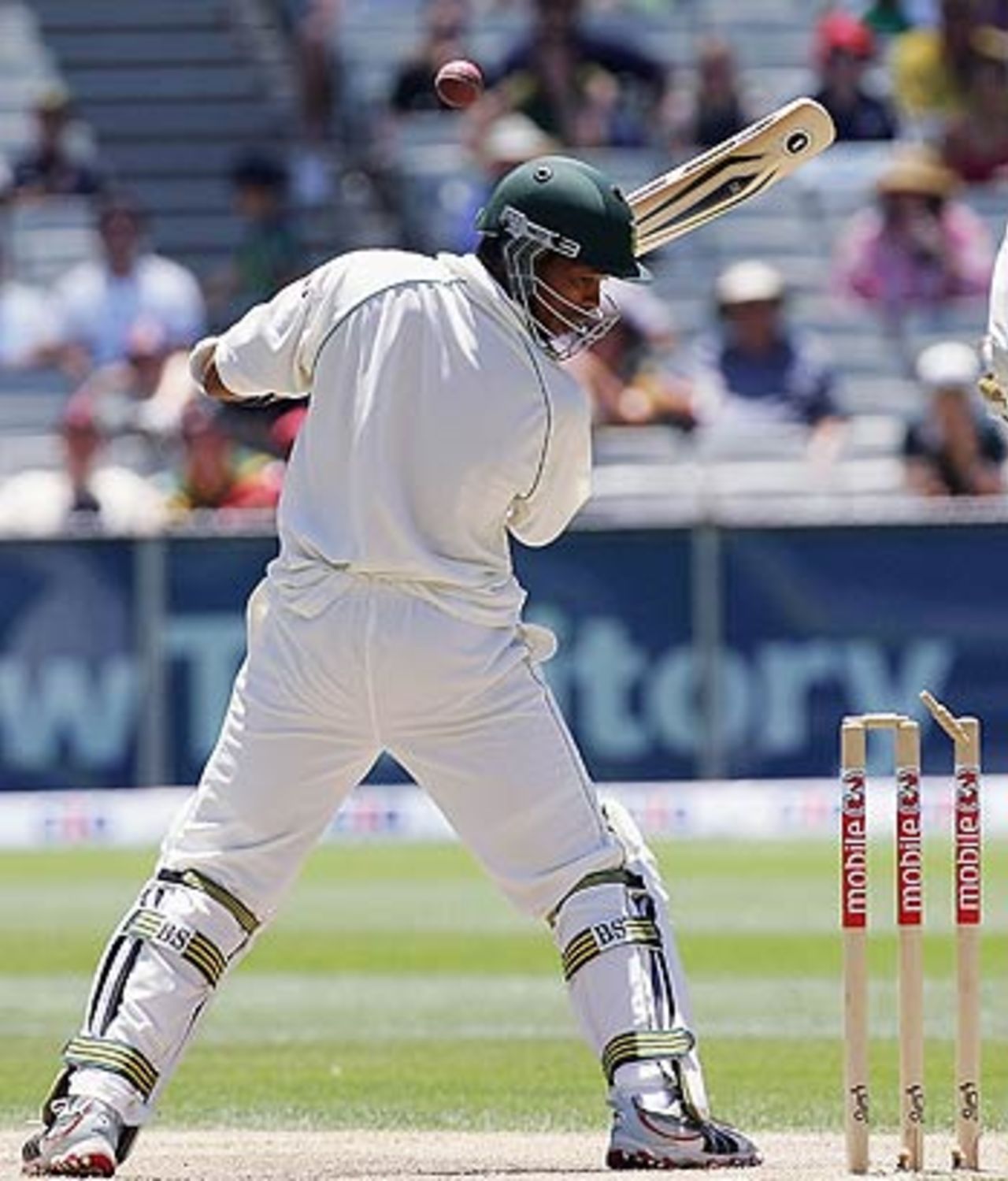 Makhaya Ntini was last man out, bowled by Stuart MacGill, Australia v South Africa, 2nd Test, Melbourne, 4th day, December 30, 2005
