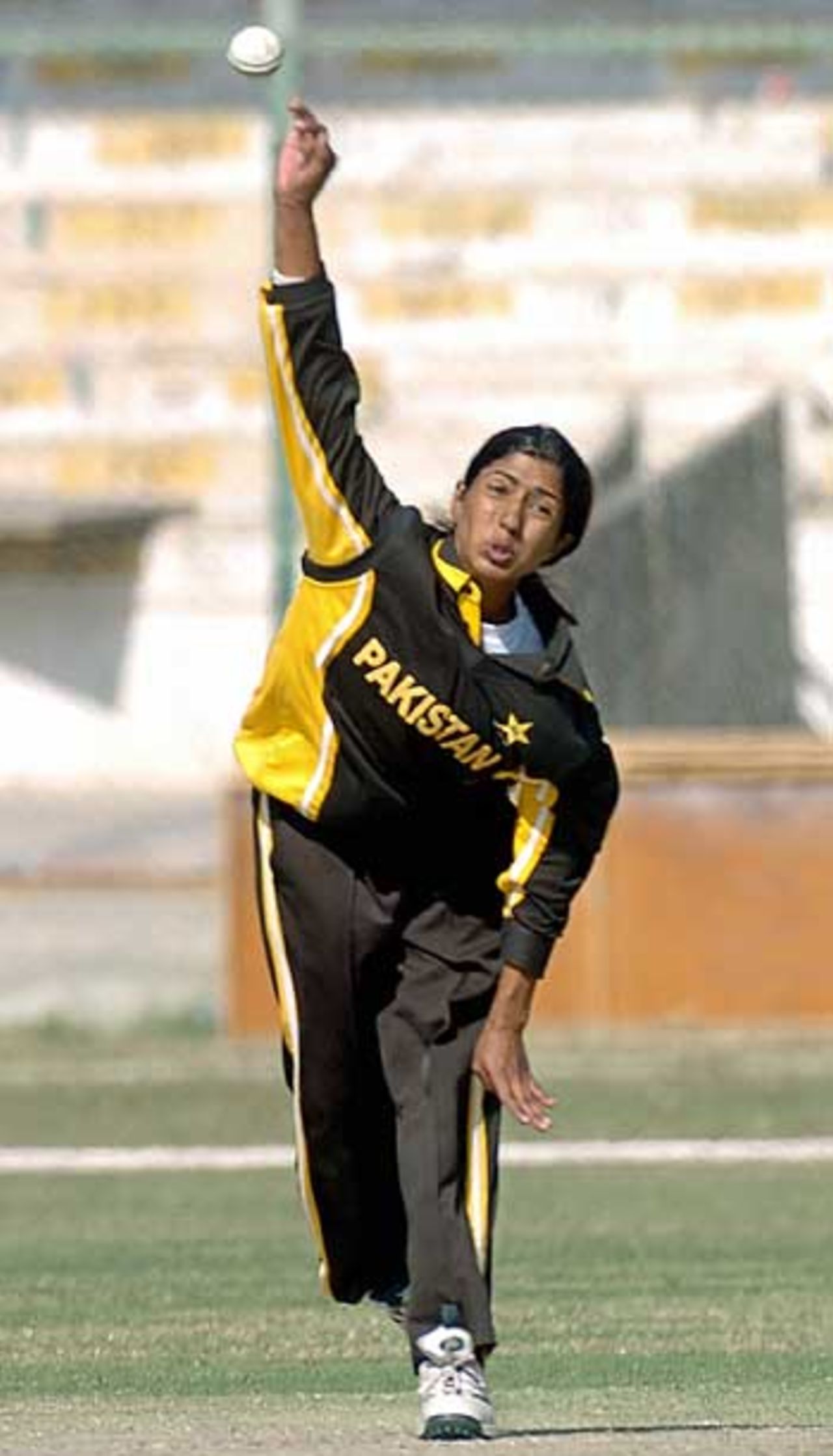 Urooj Mumtaz was unable to stop India's charge as her three overs cost 37, Pakistan Women v India Women, 3rd Asia Cup match, Karachi, December 30, 2005