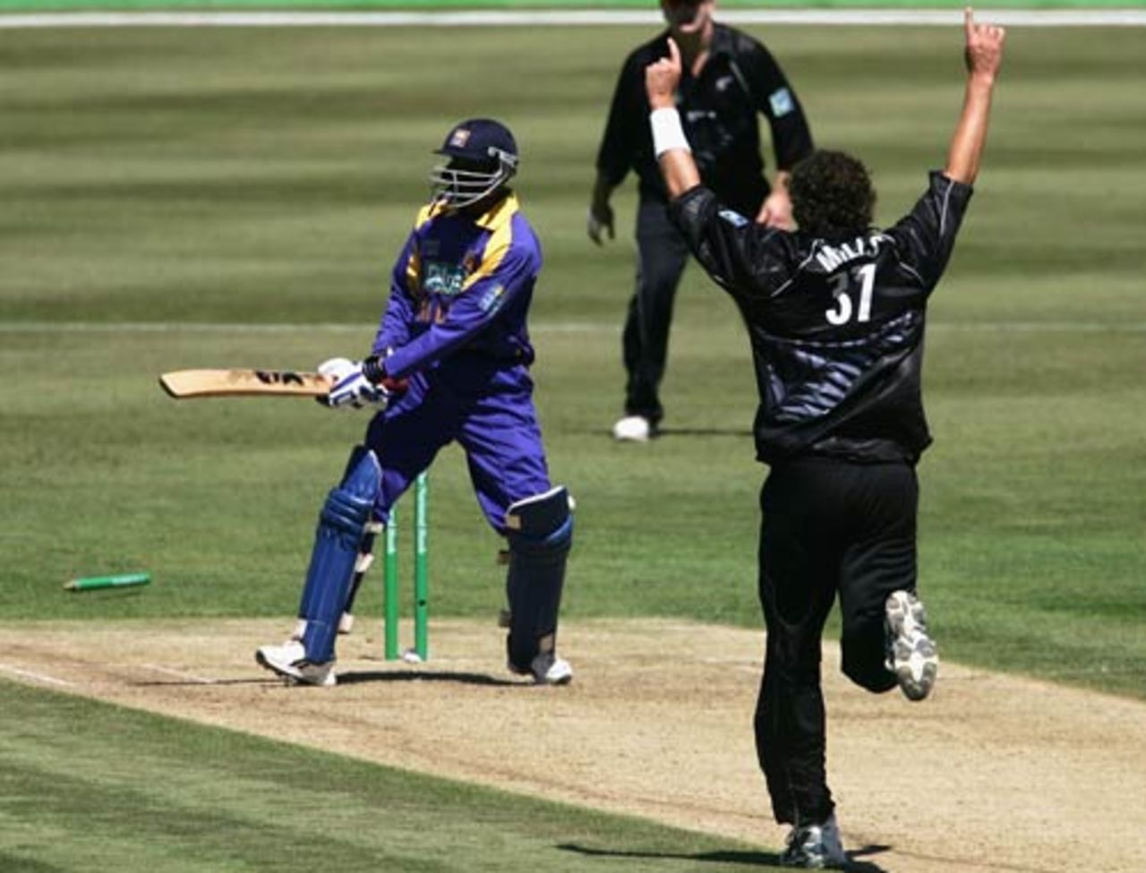 Russel Arnold loses his off stump to Kyle Mills, New Zealand v Sri Lanka, 1st ODI, Queenstown, December 31, 2005