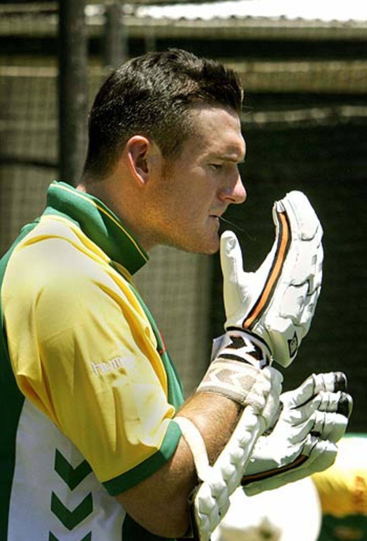 Graeme Smith gears up for the third Test at Sydney, January 1, 2006