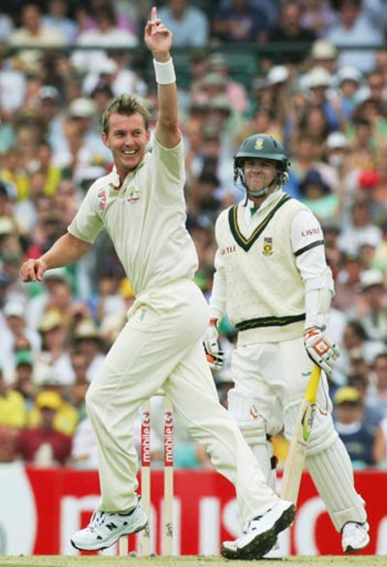 Brett Lee reacts after nailing AB de Villiers, Australia v South Africa, 3rd Test, Sydney, 1st day, January 2, 2006
