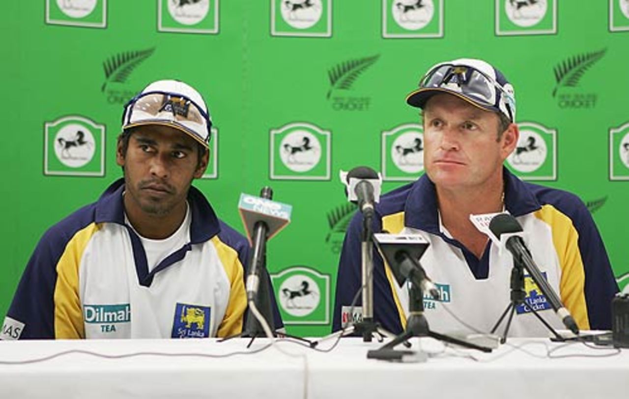 Chaminda Vaas and Tom Moody field questions at a press conference, Jade Stadium, Christchurch, January 2, 2006