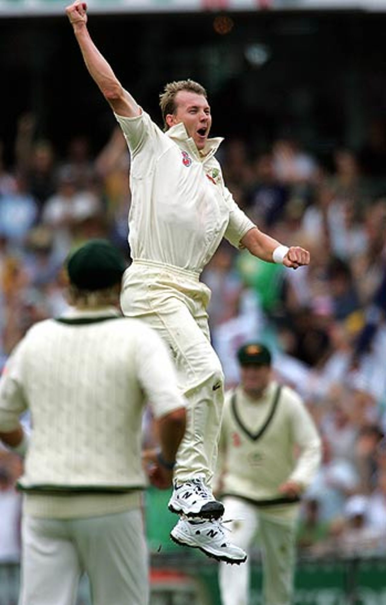 Brett Lee finds flight after dismissing Graeme Smith, Australia v South Africa, 3rd Test, Sydney, 1st day, January 2, 2006