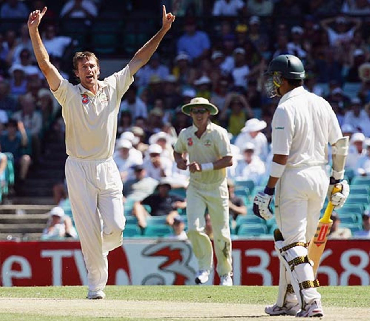 Glenn McGrath has Jacques Rudolph caught behind, Australia v South Africa, 3rd Test, Sydney, 2nd day, January 3, 2006