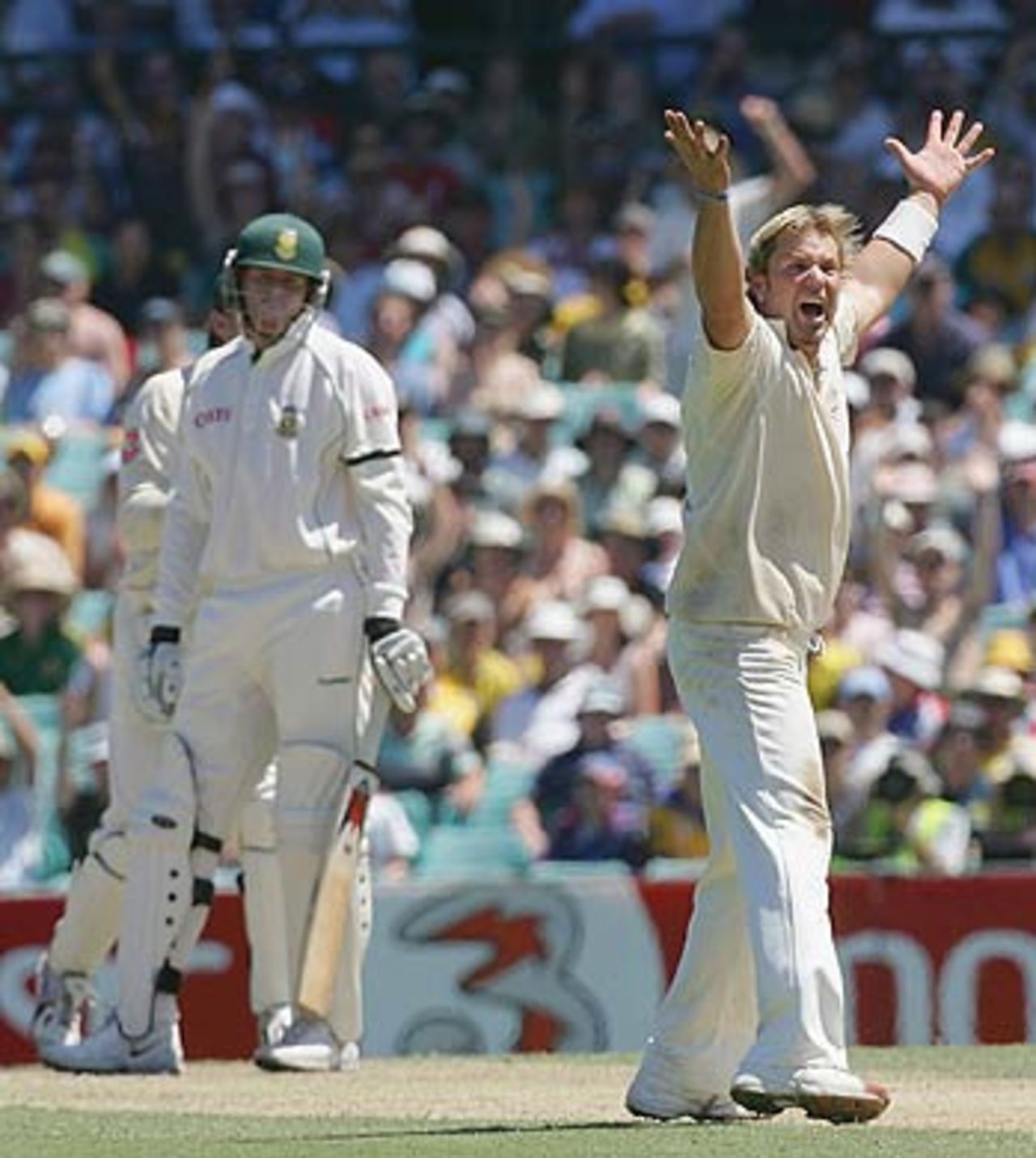 Shane Warne appeals against Shaun Pollock, Australia v South Africa, 3rd Test, Sydney, 2nd day, January 3, 2006