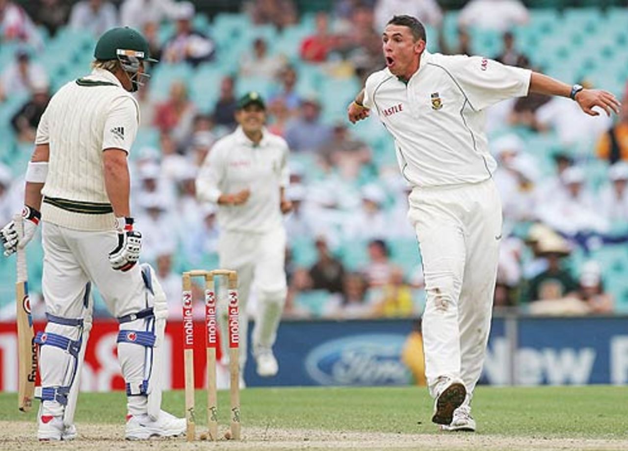 Andre Nel gives Shane Warne a send off, Australia v South Africa, 3rd Test, Sydney, 3rd day, January 4, 2006