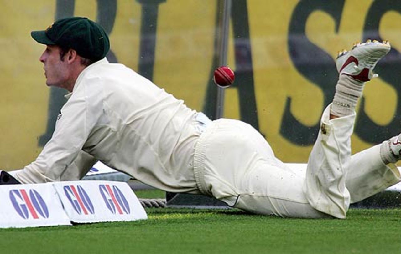 Michael Hussey attempts a diving save, Australia v South Africa, 3rd Test, Sydney, 4th day, January 5, 2006