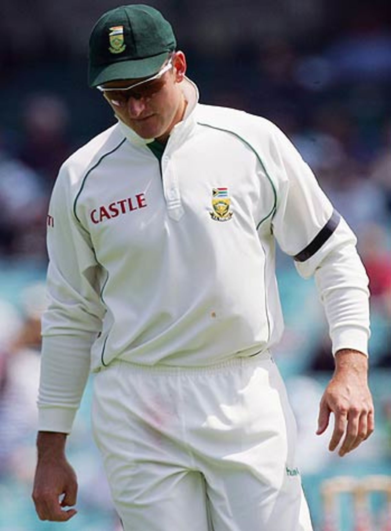Graeme Smith ponders his options as Australia pile it on, Australia v South Africa, 3rd Test, Sydney, 5th day, January 6, 2006