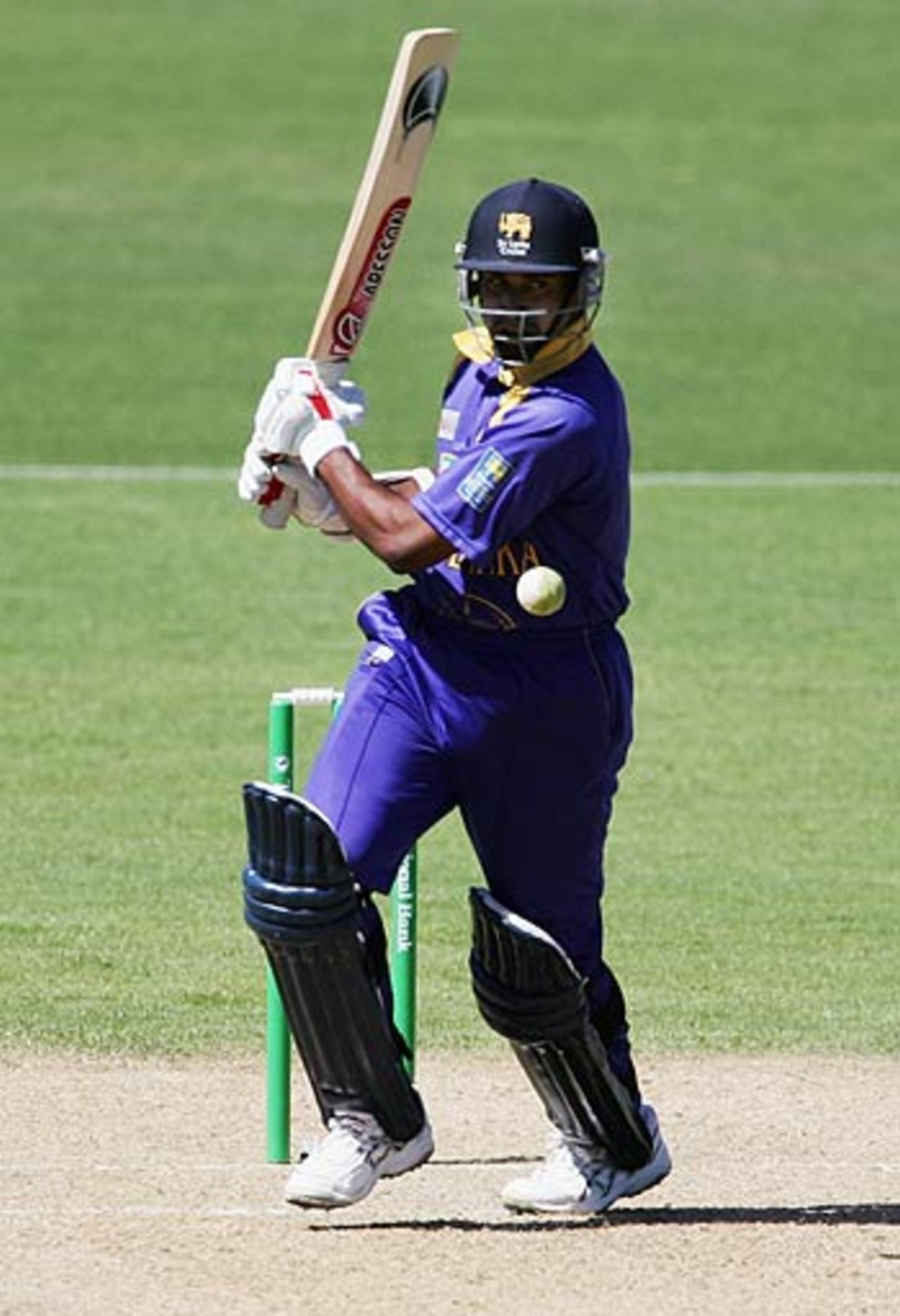 Chaminda Vaas tries to work one away at the death, New Zealand v Sri Lanka, 5h ODI, Napier, January 8, 2006