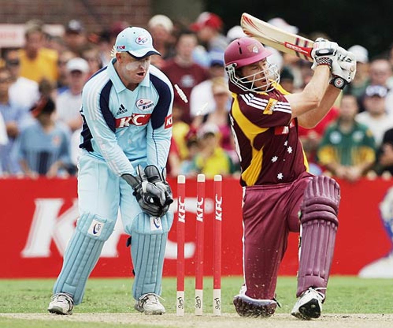 Ashley Noffke is bowled by Aaron O'Brien, New South Wales v Queensland, Australian Twenty20 Competition, Group B, Sydney, January 8, 2005