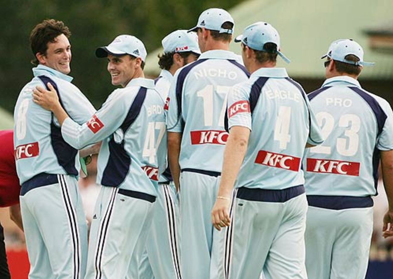 NSW players celebrate an early strike, New South Wales v Queensland, Australian Twenty20 Competition, Group B, Sydney, January 8, 2005