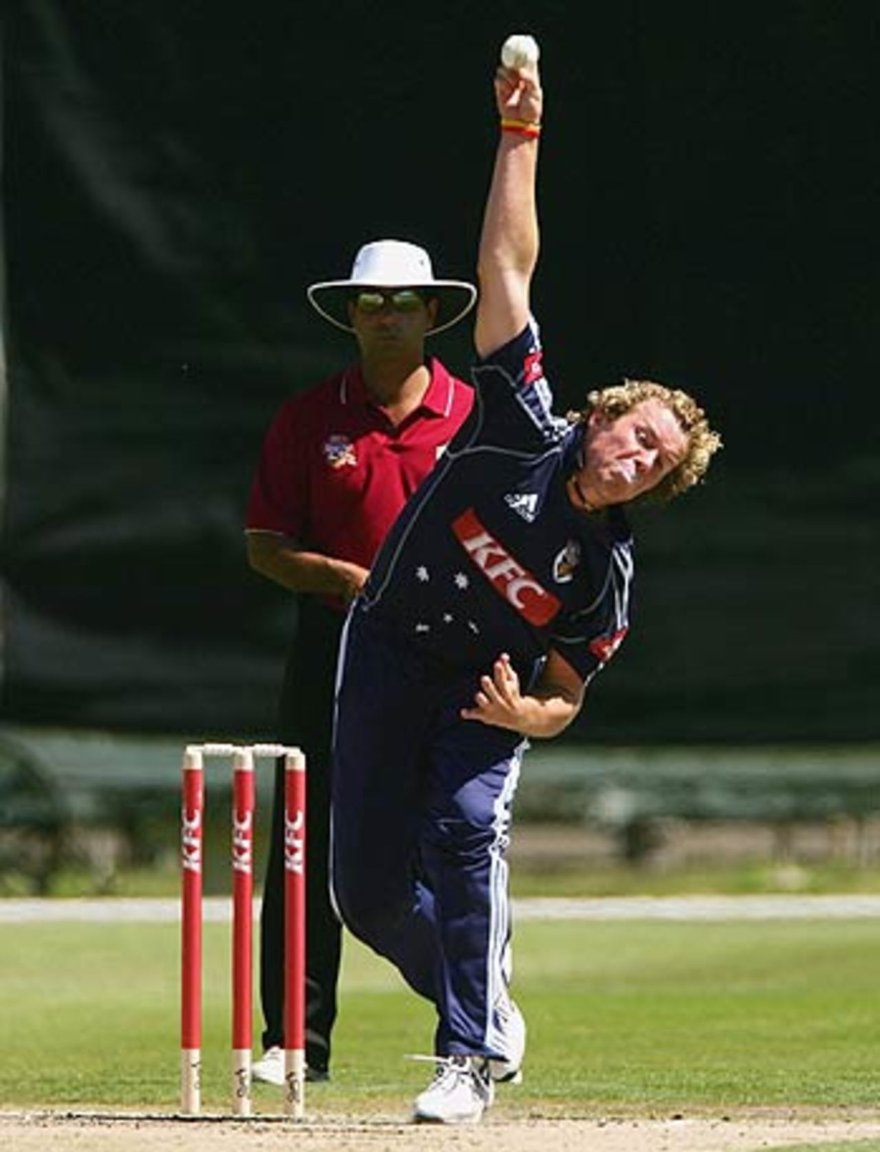 Peter Siddle bowls for Victoria against South Australia, Victoria v South Australia, Australian Twenty20 Competition, Group A, Melbourne, January 8, 2006