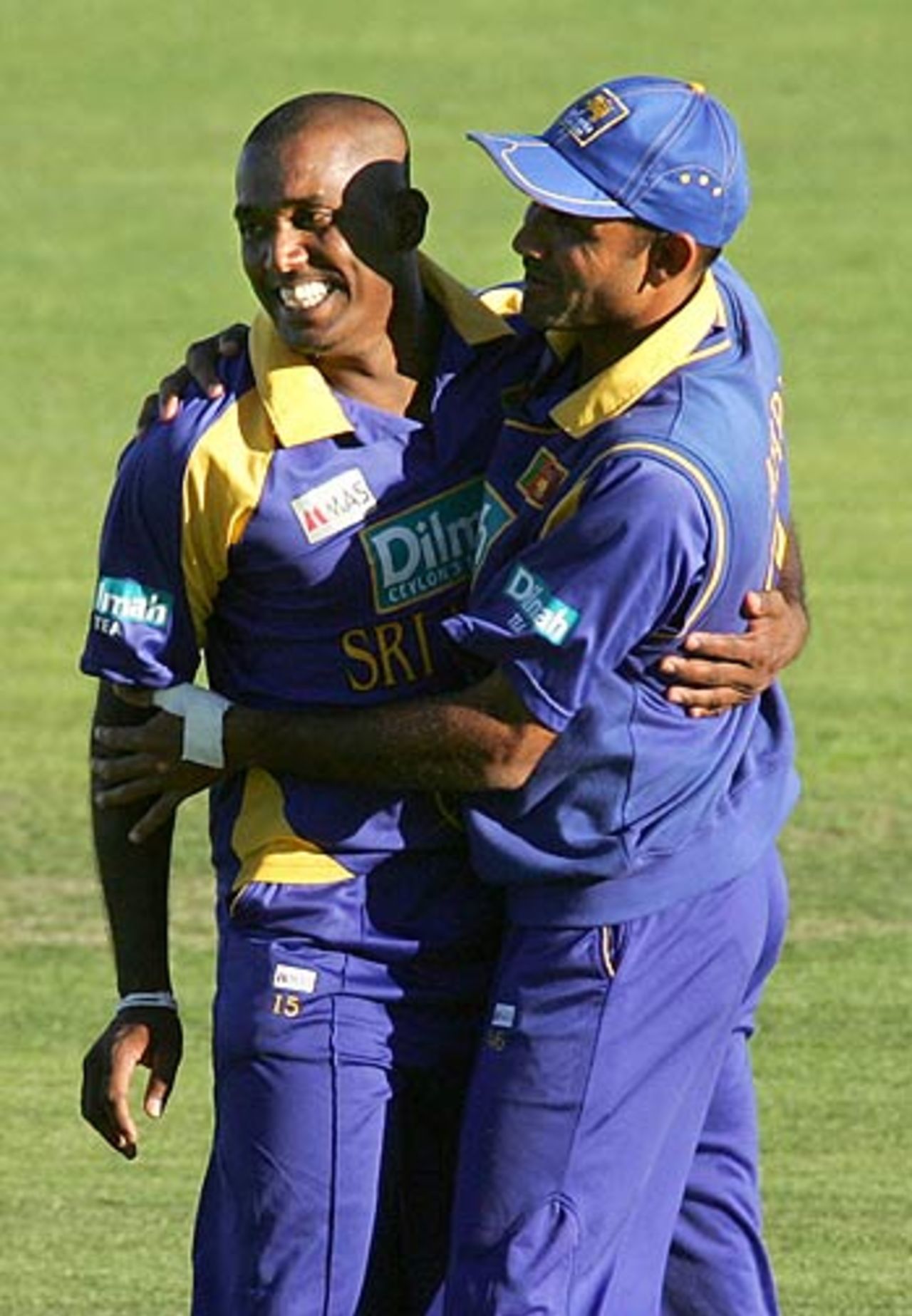 Ruchira Perera and Marvan Atapattu celebrate the wicket of Brendon McCullum as New Zealand lose their way, New Zealand v Sri Lanka, 5h ODI, Napier, January 8, 2006