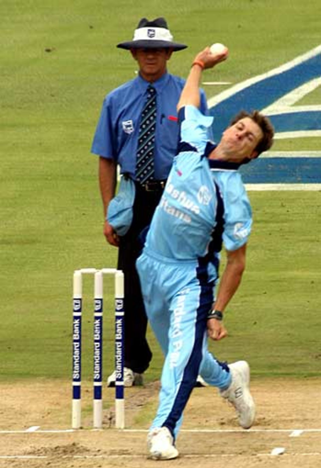 Dale Steyn lets fly another delivery, Titans v Dolphins, 2nd Semi Final Standard Bank Cup, Centurion, January 8, 2005