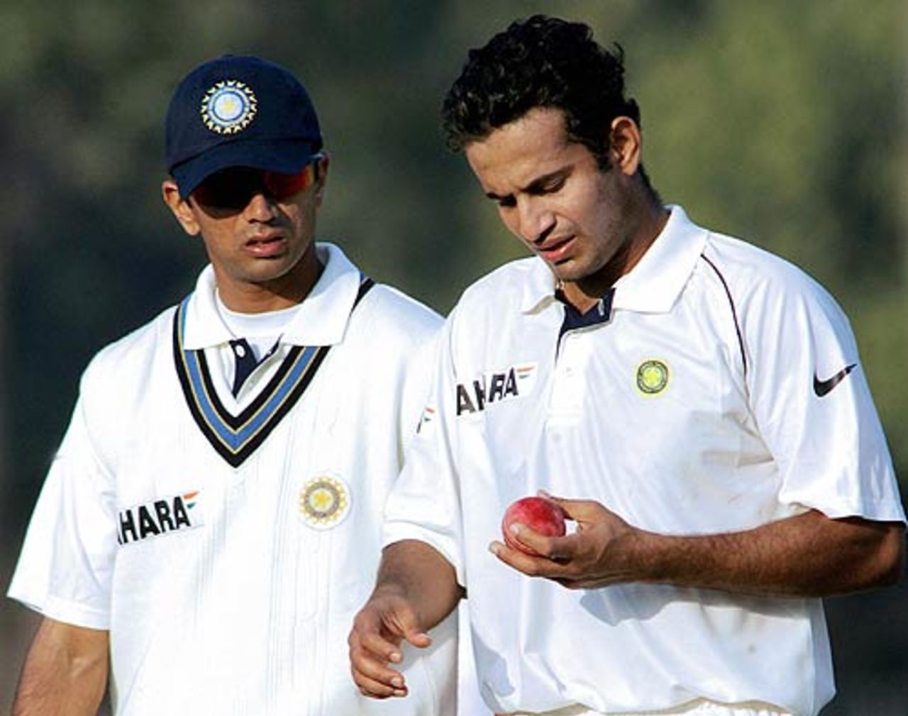 Rahul Dravid and Irfan Pathan on Day 2 of the three-day practice match against Pakistan A