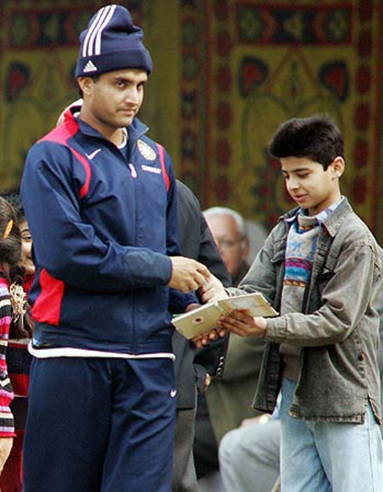 Sourav Ganguly obliges his fans at Lahore, Lahore, January 9, 2006