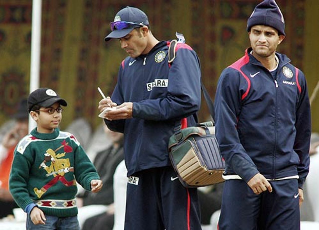 Anil Kumble signs autographs before a practice session, Lahore, January 9, 2006