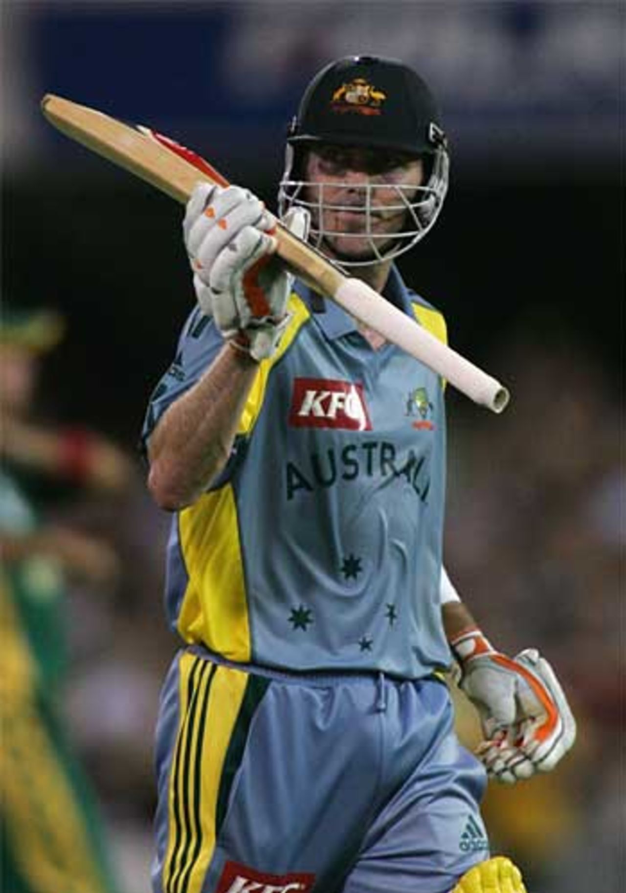 Damien Martyn acknowledges the crowd as he made fifty , Australia v South Africa, Brisbane, January 9, 2006