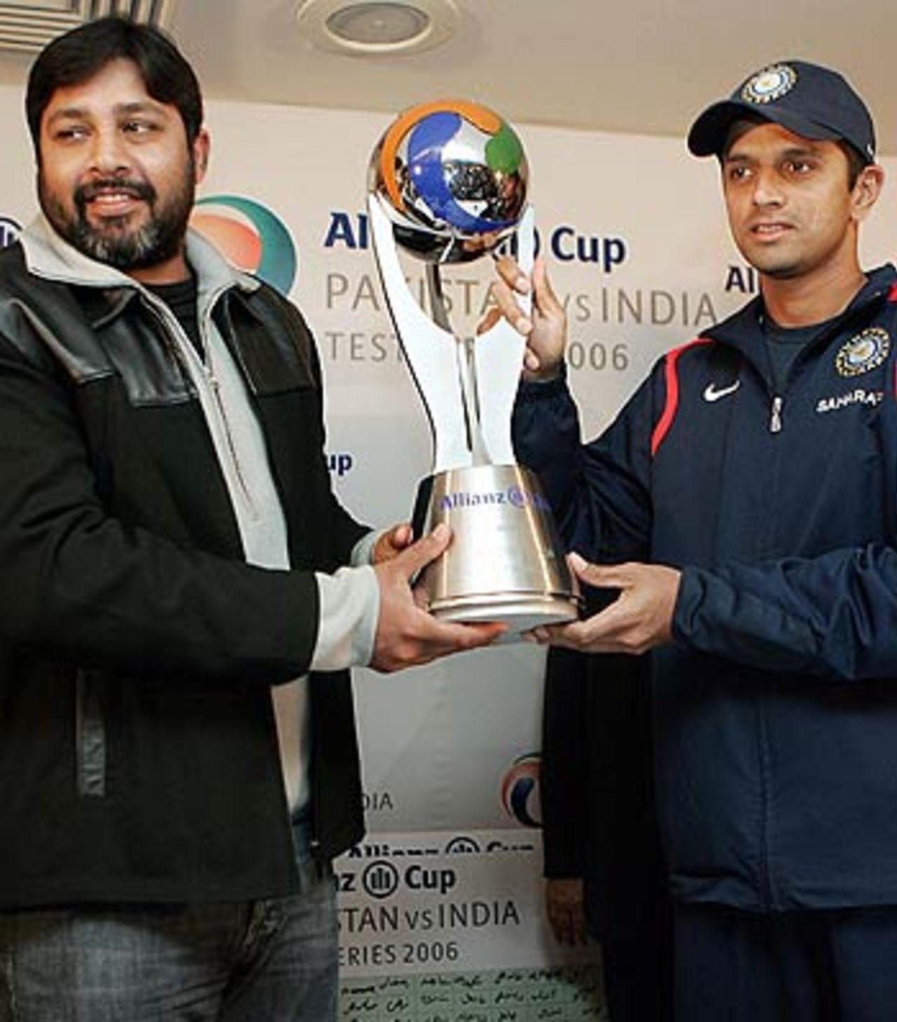 Inzamam-ul-Haq and Rahul Dravid with the Test series trophy series during a ceremony in Lahore, January 9, 2006