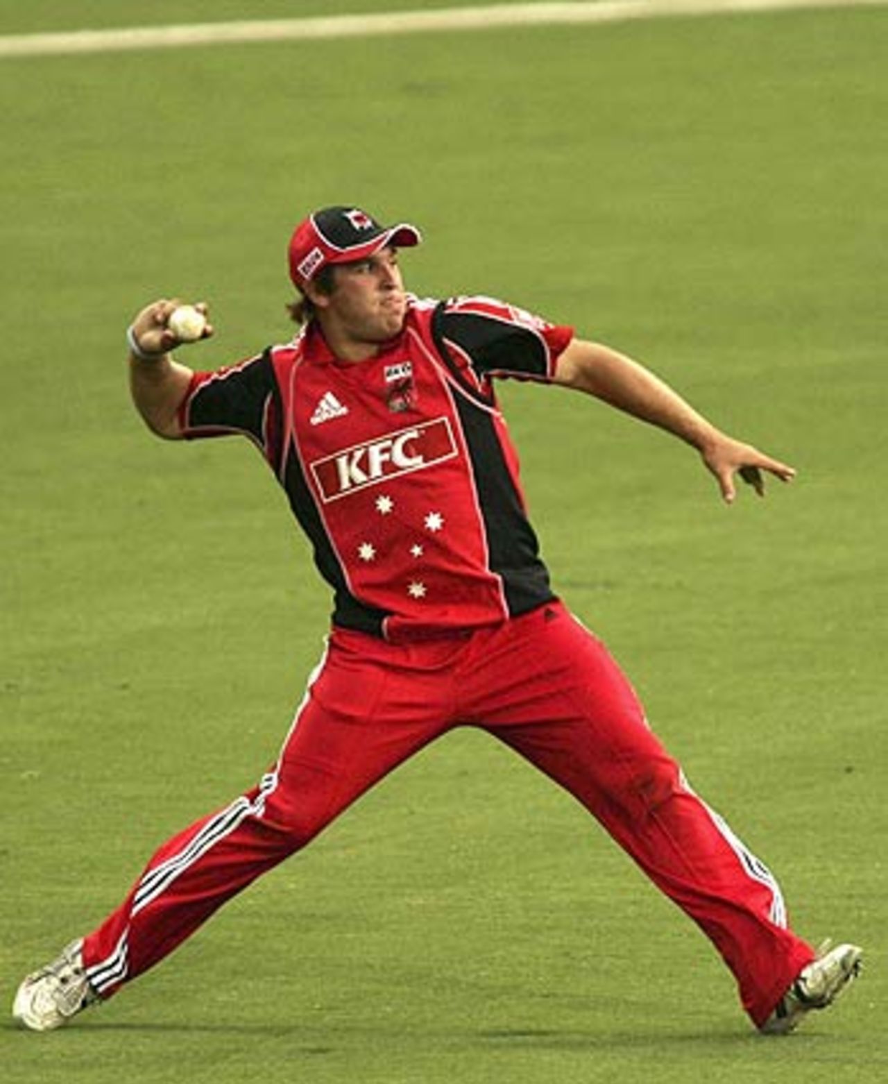 Mark Cosgrove fires in a throw from the deep, South Australia v Western Australia, Australian Twenty20 Competition, Group A, Adelaide, January 10, 2006