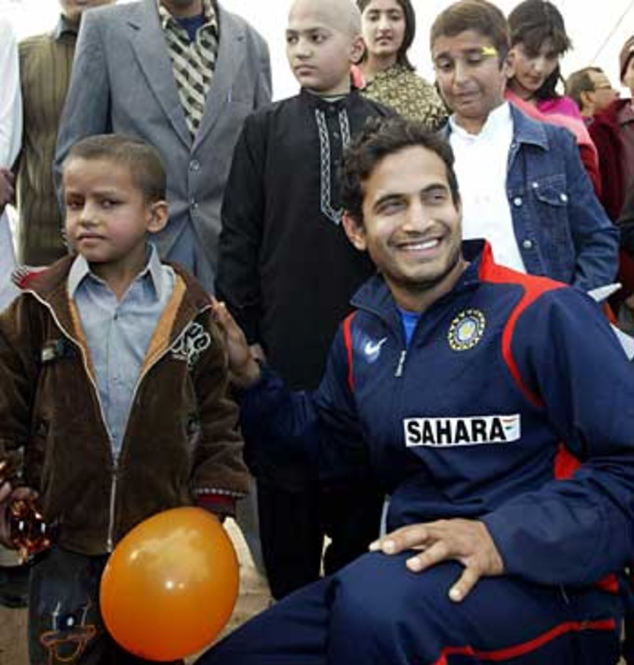 Irfan Pathan meets a fan as the Indian squad tours a cancer hospital, Lahore, January 11, 2006