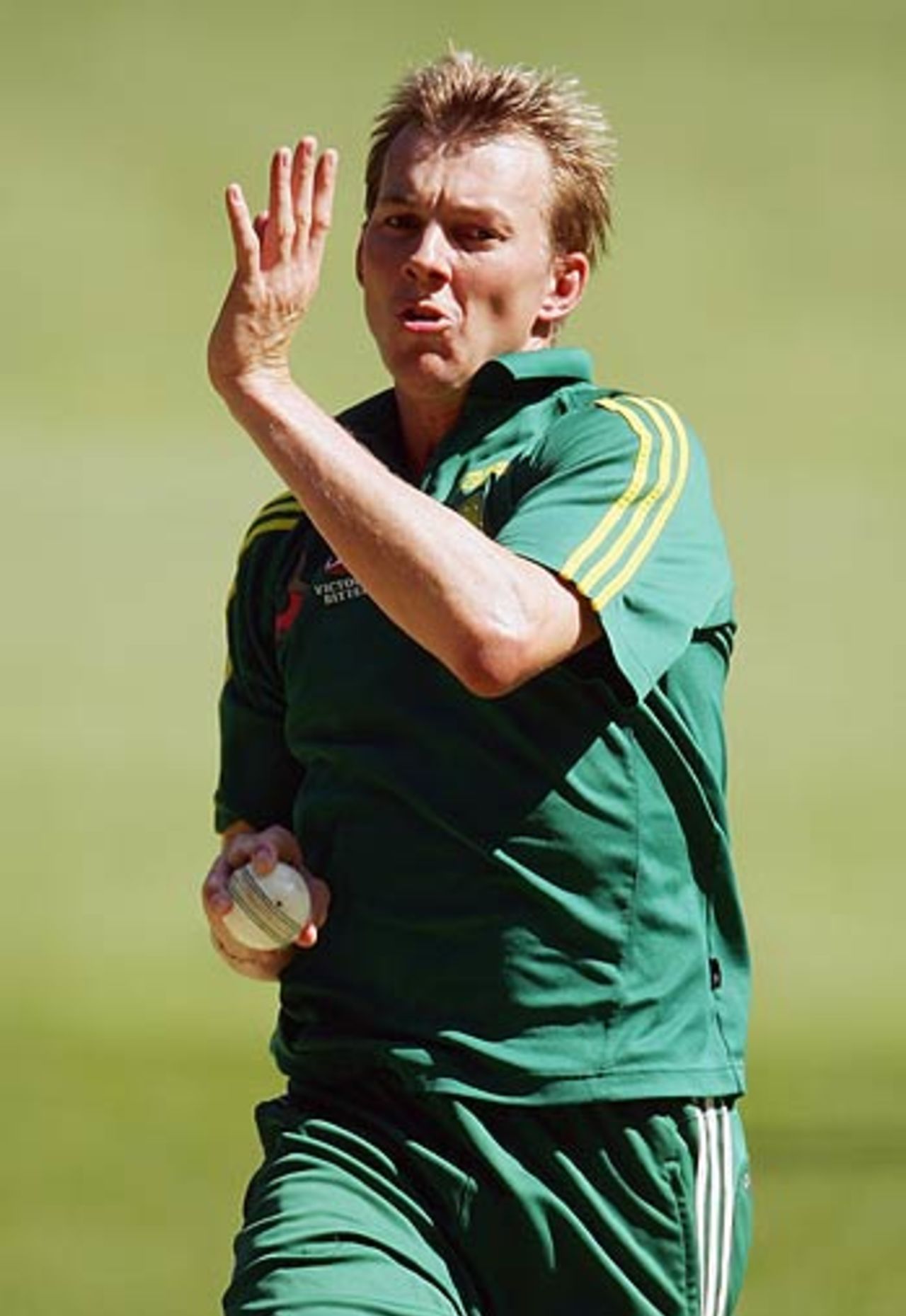 Brett Lee goes through the paces during practice, Telstra Dome, Melbourne, January 12, 2006