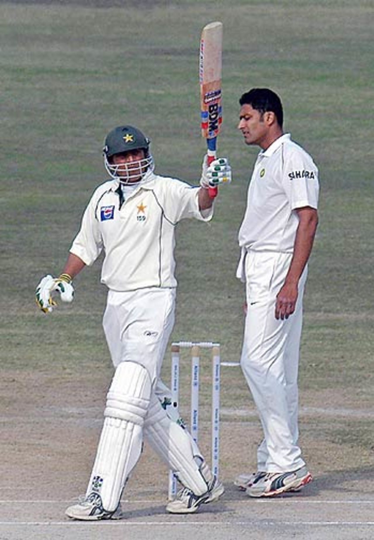 Younis Khan made it three centuries in three consecutive matches against India, Pakistan v India, 1st Test, Lahore, 1st day, January 13, 2005