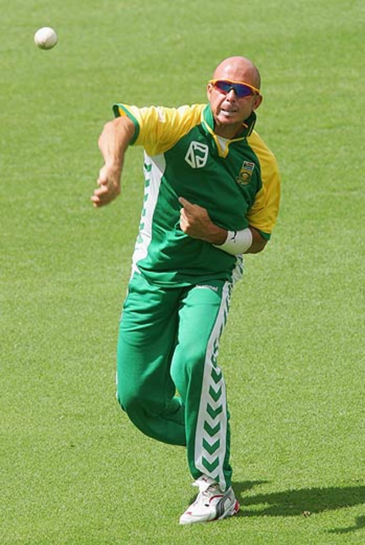Herschelle Gibbs during fielding practice, Brisbane, January 14, 2006